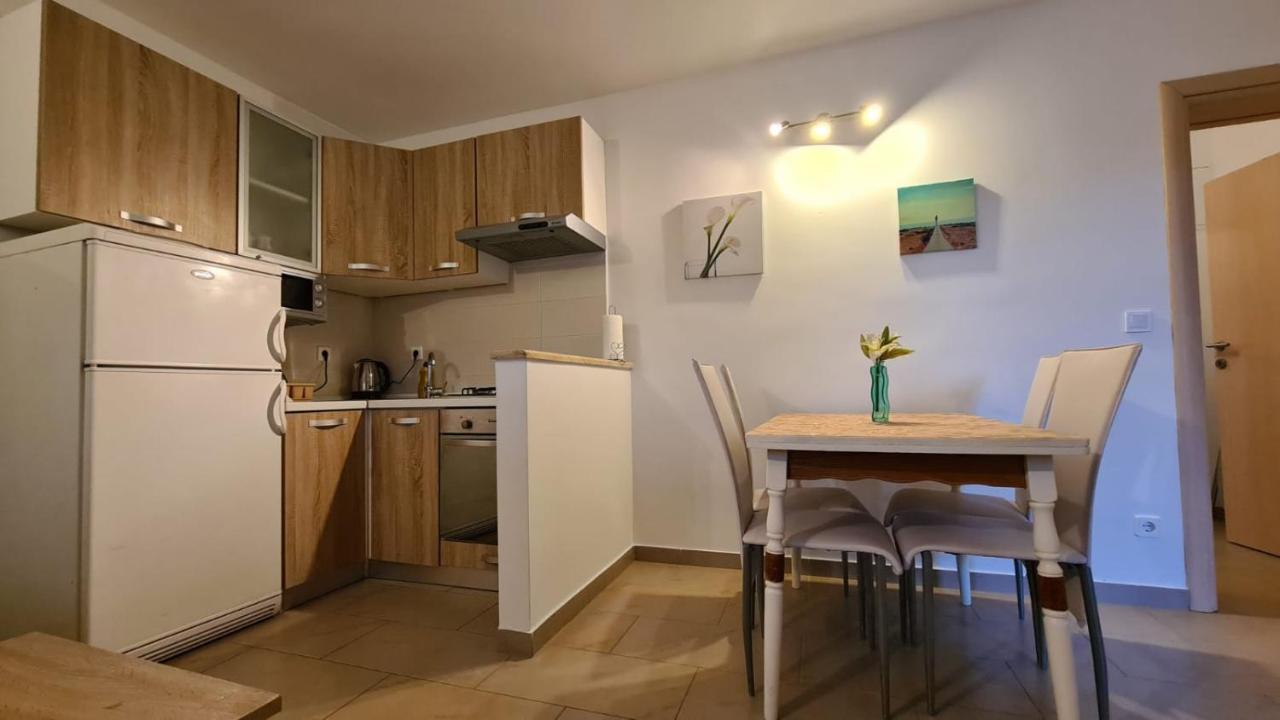 Apartments Pavlinovic คาชเตลา ภายนอก รูปภาพ
