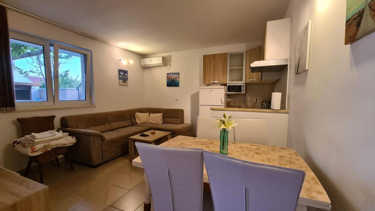 Apartments Pavlinovic คาชเตลา ภายนอก รูปภาพ
